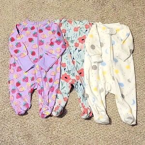 Newborn bundle of zip up and button sleepers